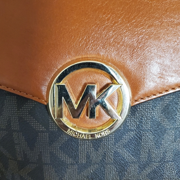 Michael Kors signature  Hudson Satchel - Picture 4 of 16